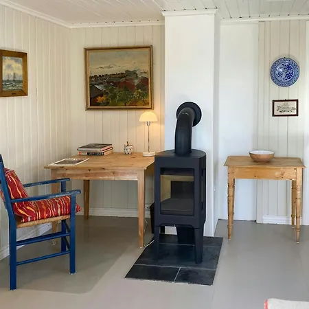 Cosy By The Coastal Path In