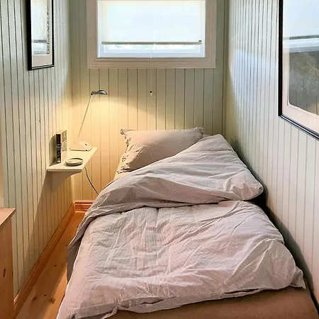 Cosy By The Coastal Path In 度假居