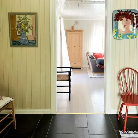 度假居 Cosy By The Coastal Path In Laurkollen